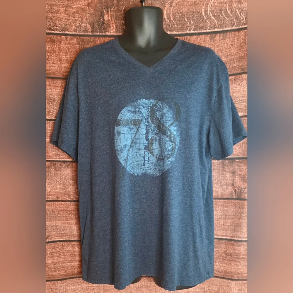 Banana Republic Men's Navy Graphic Tee Globe 78 Size XXL V-Neck AE-1822